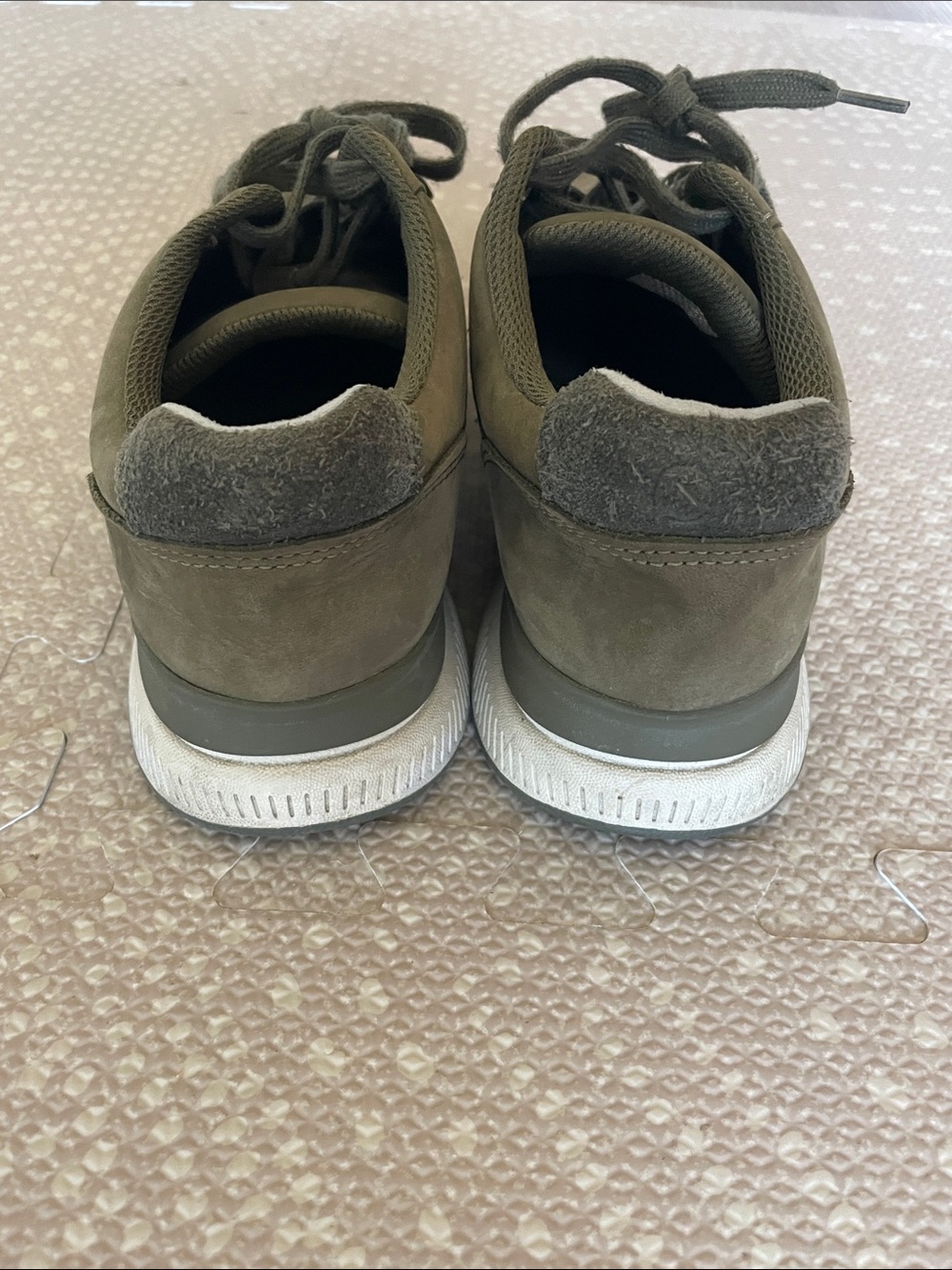 Everlane Leather Upper Olive Green Sneakers - Picture 3 of 8